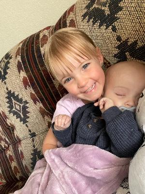 Elliott and his big sister, Reagan.